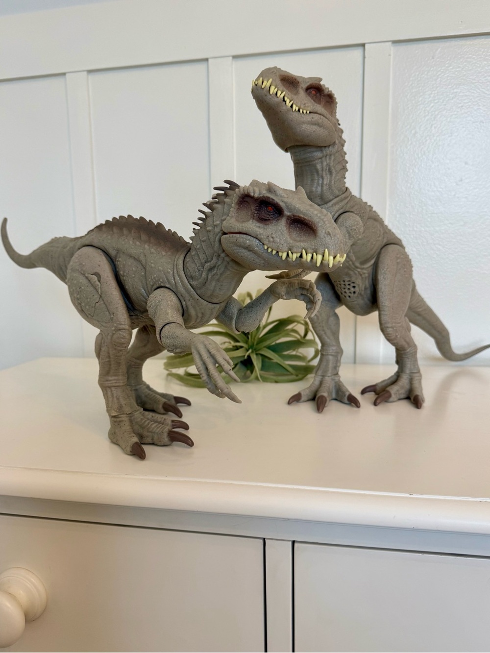 MATTEL JURASSIC WORLD CAMOUFLAGE N BATTLE INDOMINUS REX